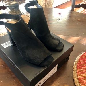 Banana republic suede peep toe bootie. Worn once